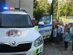 Městská policie Otrokovice v Mateřské školce na ul. Hlavní ukázka vozidla