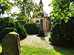 Revitalizace prostoru pomníku pod kostelem - 1