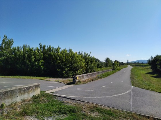 9) Nasvětlení stezky pro chodce a cyklisty směr Zlín